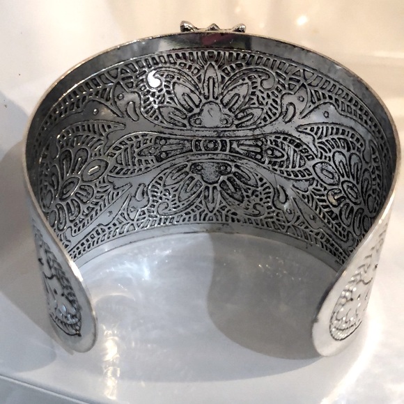 Blue Howlite BOHO Silvertone Cuff - Picture 11 of 12